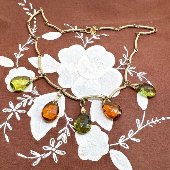 Sarah Coventry Hard-to-Find Faceted Green Orange Teardrop Necklace Book Piece - Picture 6 of 12